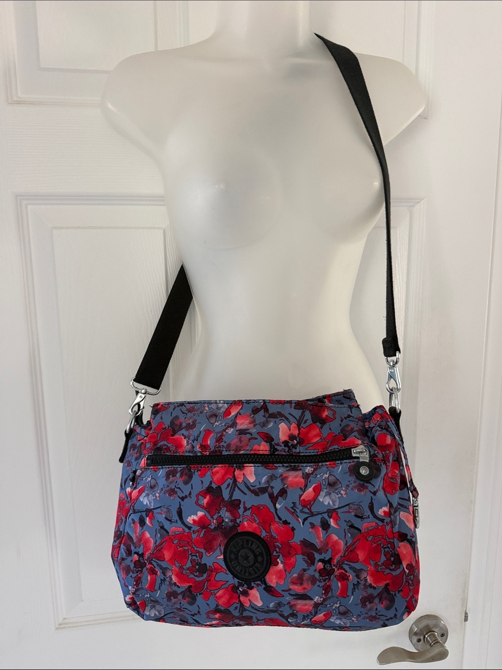 Kipling Elysia Multi-Compartment Crossbody Satchel Bag.